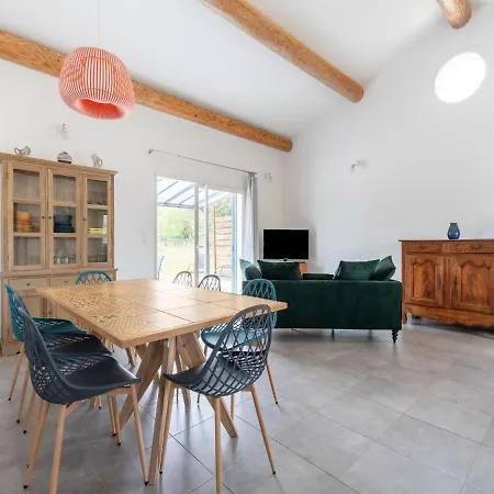 Casa de Férias Cosy With Pool Saint-André-de-Roquepertuis