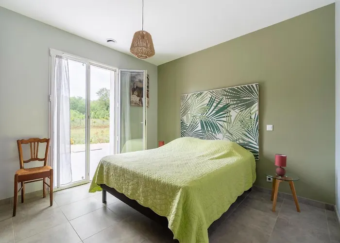 Prázdninový dům Cosy With Pool *